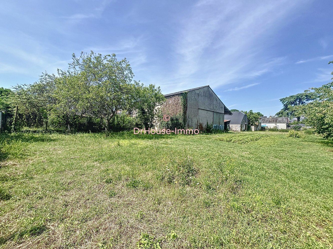 Terreno en Chateau-la-Valliere, France No. 48208