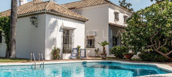 5 bedrooms Villa in Marbella, Spain No. 115001 10