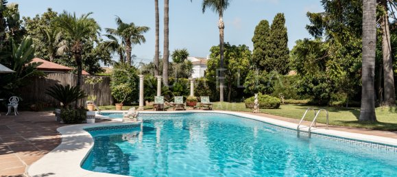 5 bedrooms Villa in Marbella, Spain No. 115001 8