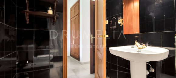 5 bedrooms Villa in Marbella, Spain No. 115001 34