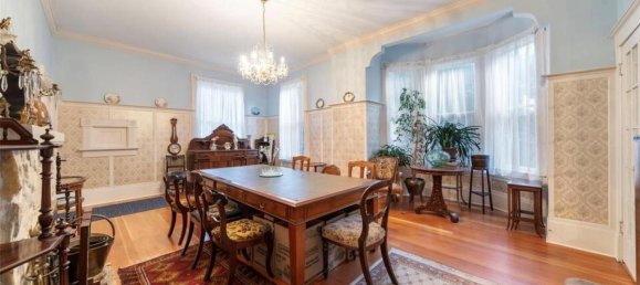 7 bedrooms House in British Columbia, Canada No. 1049 9