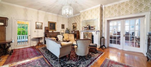 7 bedrooms House in British Columbia, Canada No. 1049 8