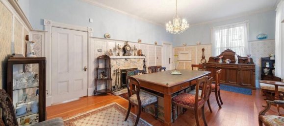 7 bedrooms House in British Columbia, Canada No. 1049 12