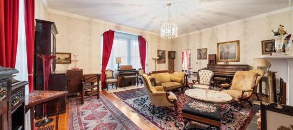 7 bedrooms House in British Columbia, Canada No. 1049 6