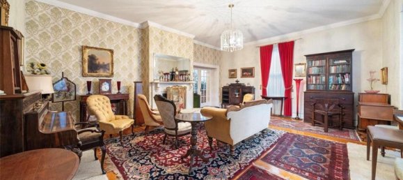 7 bedrooms House in British Columbia, Canada No. 1049 7