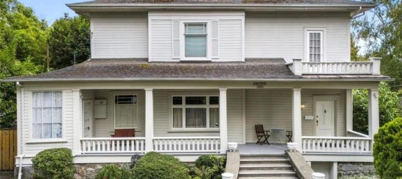 7 bedrooms House in British Columbia, Canada No. 1049 4