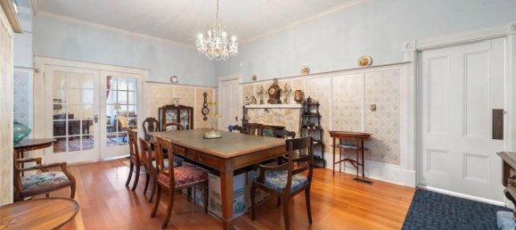 7 bedrooms House in British Columbia, Canada No. 1049 11