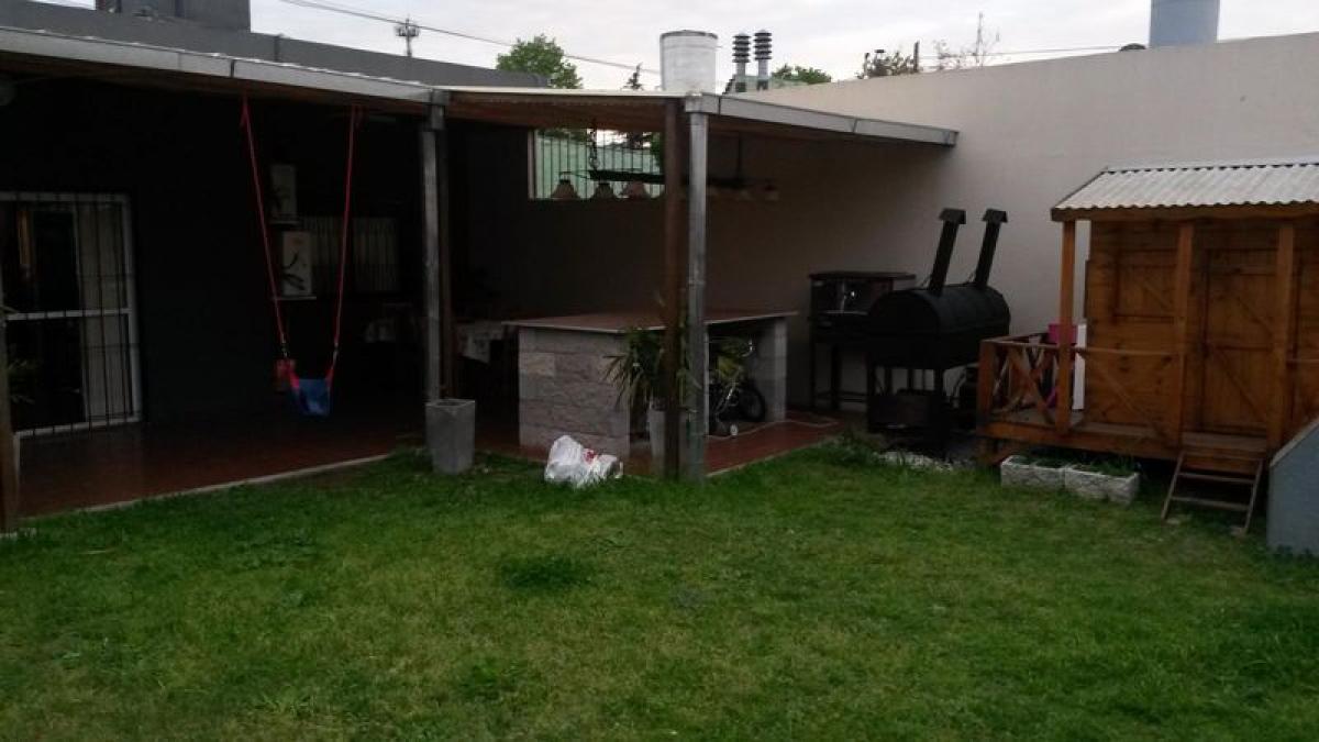 2 bedrooms House in Moron, Argentina No. 55913