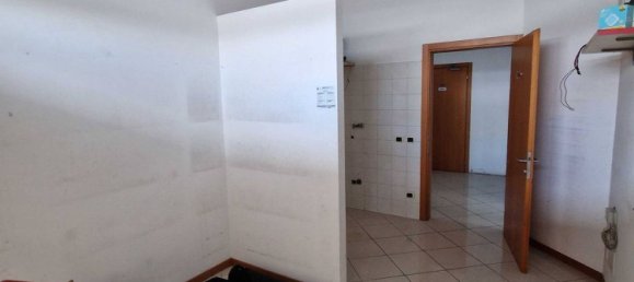 85m² Commercial property in Treviso, Italy No. 71338 17