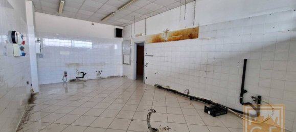 85m² Commercial property in Treviso, Italy No. 71338 8