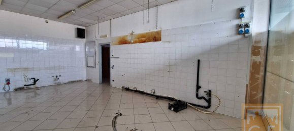 85m² Commercial property in Treviso, Italy No. 71338 9