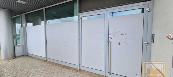 85m² Commercial property in Treviso, Italy No. 71338 3