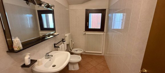 124m² Office in Poggio Rusco, Italy No. 270365 8