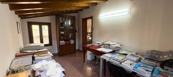124m² Office in Poggio Rusco, Italy No. 270365 2