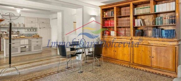 13 bedrooms House in Florence, Italy No. 379049 17