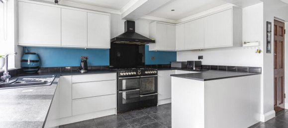 4 bedrooms House in Ashford, United Kingdom No. 8559 3