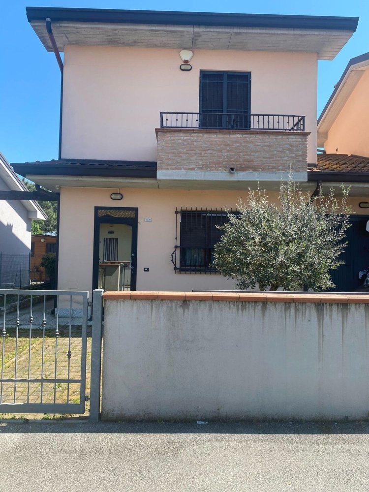 Дом с 2 спальнями в Лагосанто, Италия № 343103