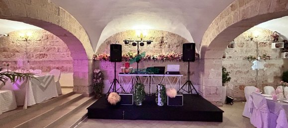 300m² Commercial property in Bari, Italy No. 288654 6