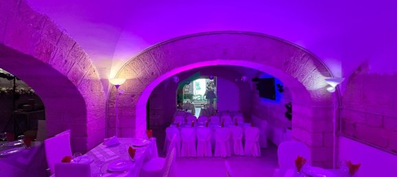 300m² Commercial property in Bari, Italy No. 288654 2