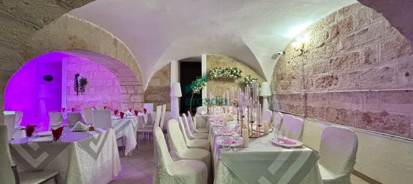 300m² Commercial property in Bari, Italy No. 288654 5