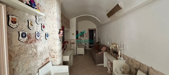 300m² Commercial property in Bari, Italy No. 288654 12