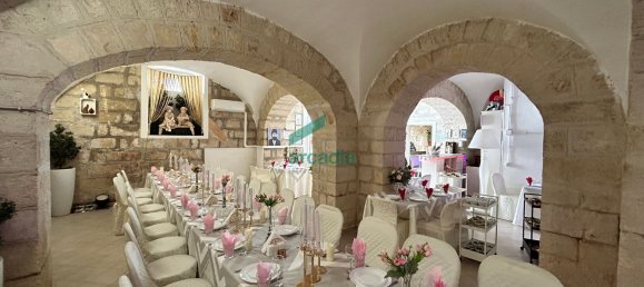 300m² Commercial property in Bari, Italy No. 288654 7