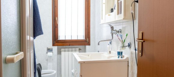 Apartamento de 4 dormitorios en Forlì, Italy No. 328601 15