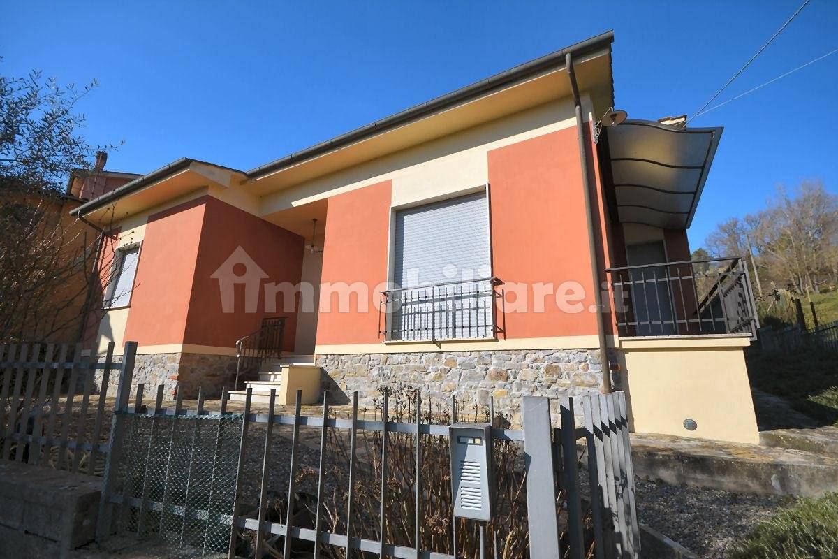 2 bedrooms Villa in Lucca, Italy No. 85160