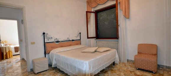2 bedrooms Villa in Lucca, Italy No. 85160 14