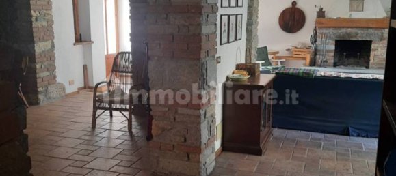 Edificio de 5 habitaciónes en Donato, Italy No. 355636 11