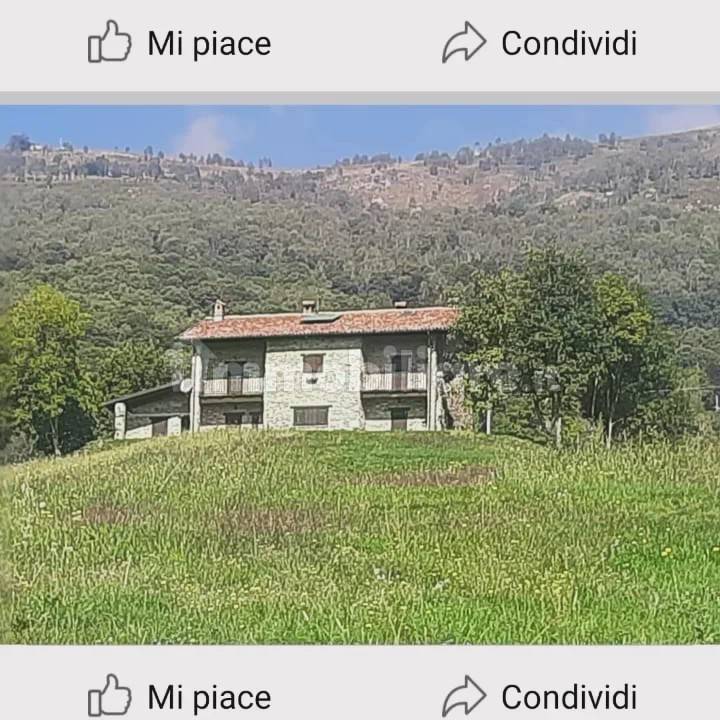 Edificio de 5 habitaciónes en Donato, Italy No. 355636