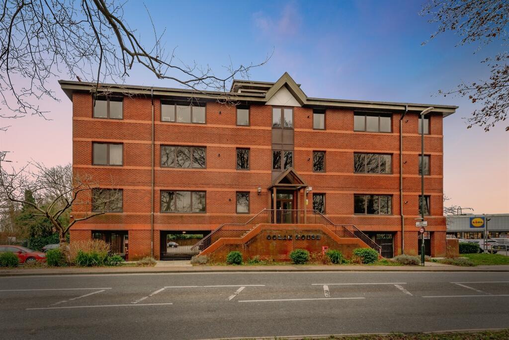 1 bedroom Apartment in Crawley, United Kingdom No. 6305