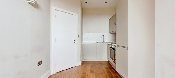 1 bedroom Apartment in Crawley, United Kingdom No. 6305 10