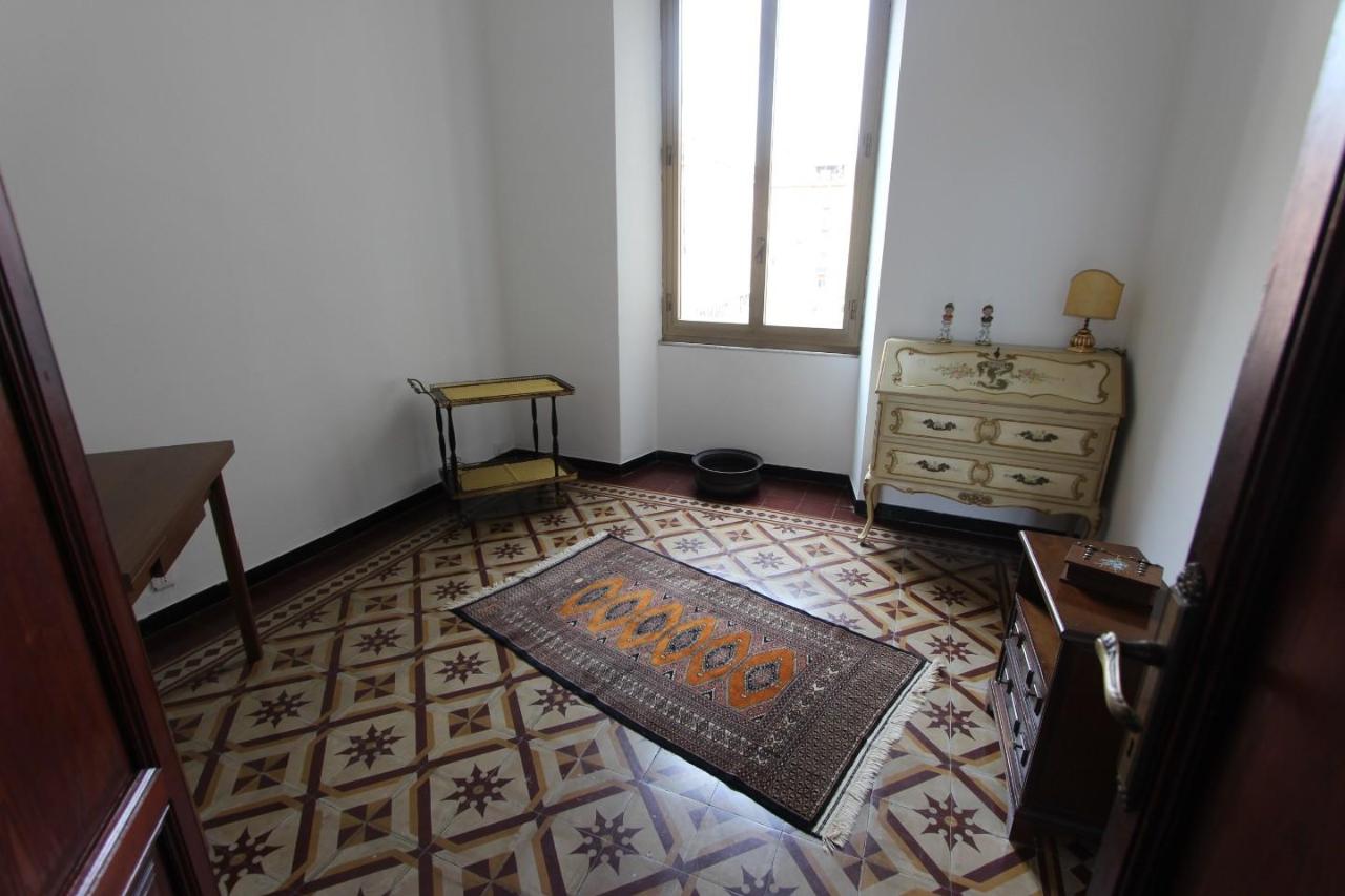 Apartamento de 7 habitaciónes en La Spezia, Italy No. 172360
