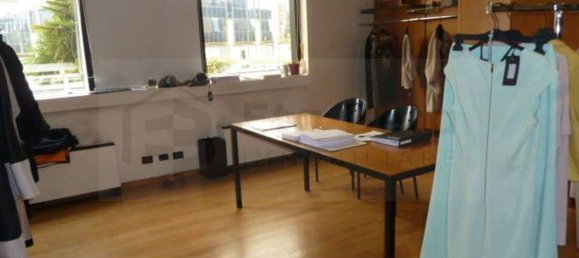550m² Office in Padua, Italy No. 91916 12