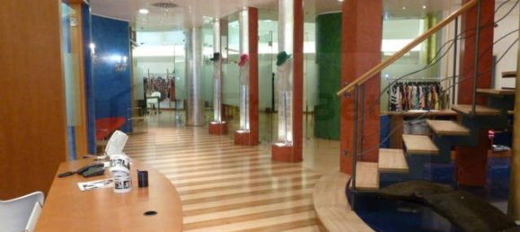 550m² Office in Padua, Italy No. 91916 3