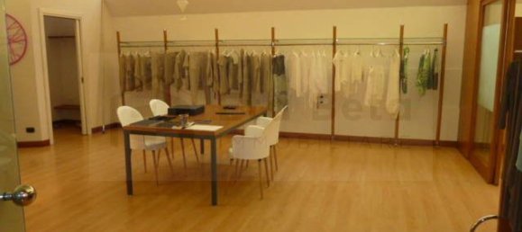 550m² Office in Padua, Italy No. 91916 8