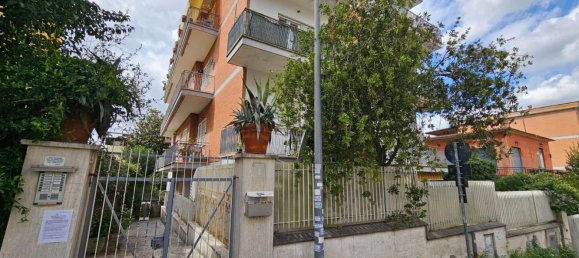 5 rooms Apartment in Rome, Italy No. 8833 2