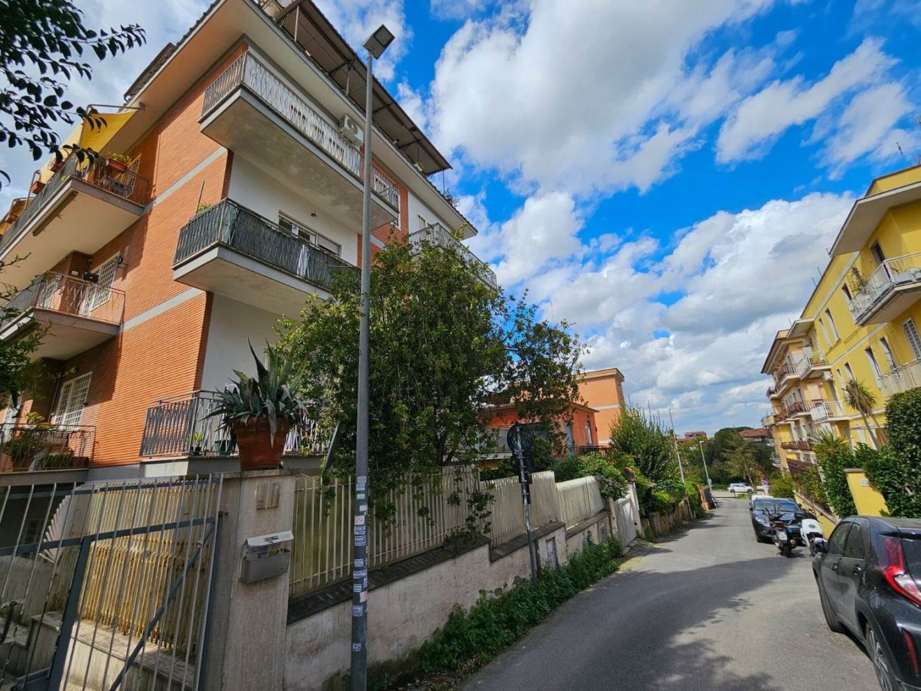 5 rooms Apartment in Rome, Italy No. 8833