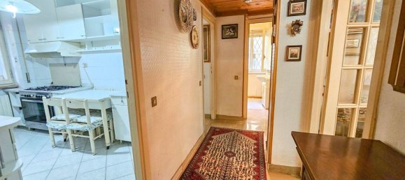 5 rooms Apartment in Rome, Italy No. 8833 4