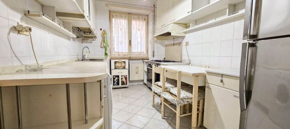 5 rooms Apartment in Rome, Italy No. 8833 6