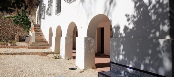 4 bedrooms Villa in Altea, Spain No. 4337 3