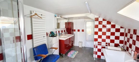 5 bedrooms House in Moussy, France No. 266822 21