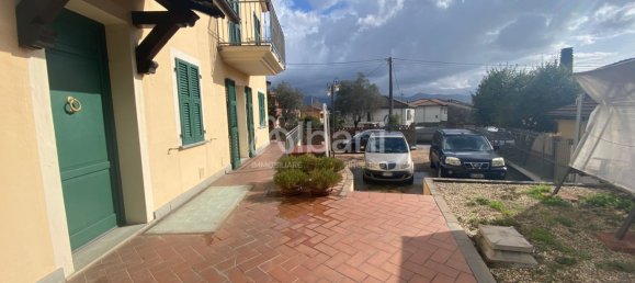 6 rooms House in Ameglia, Italy No. 42433 3
