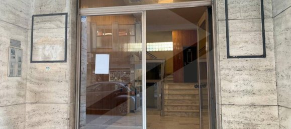 4-salle Appartement à Bari, Italy No. 31167 6