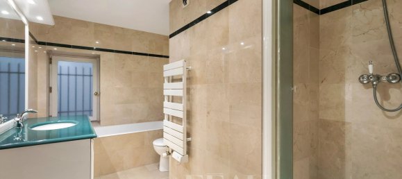 3 bedrooms Apartment in Paris, France No. 150672 9