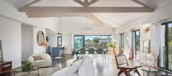 3 bedrooms Penthouse in Antibes, France No. 241879 2