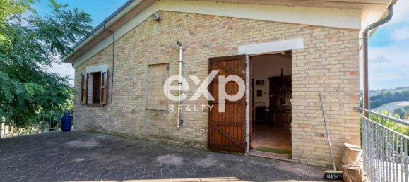 3 bedrooms House in Ancona, Italy No. 263535 2