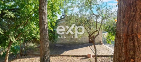 3 bedrooms House in Ancona, Italy No. 263535 4