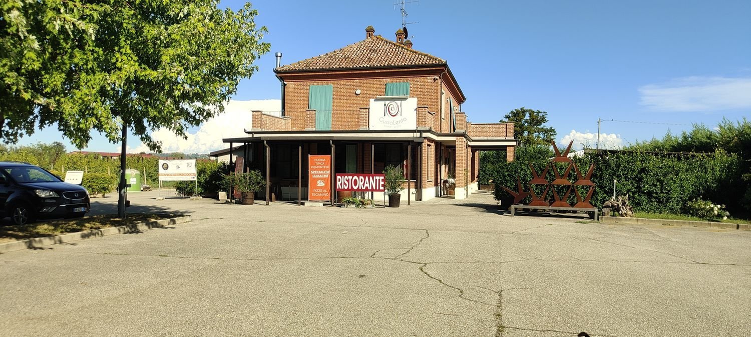 Propiedad comercial en Magliano Alfieri, Italy 264 m² No. 394097